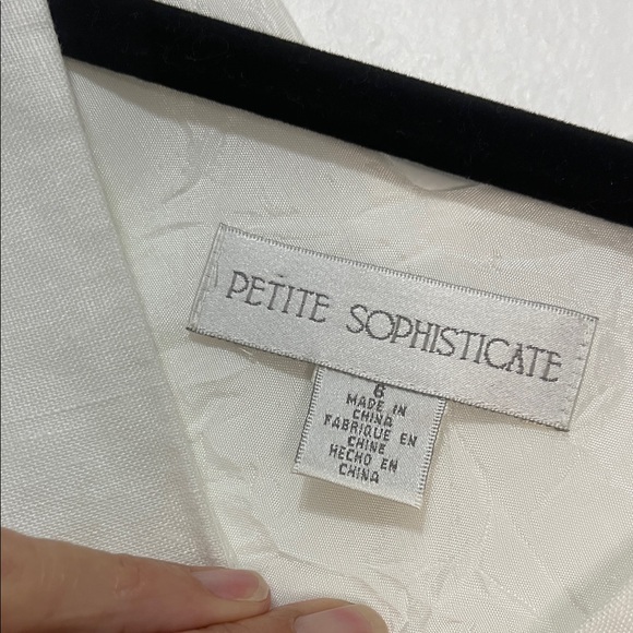 Petite Sophisticate Linen White V-Neck Tank Top Size 6 PTP 19” EUC - Picture 5 of 8